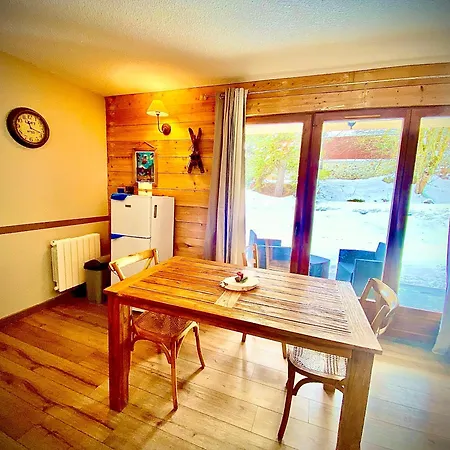 1 Dans Le Village Formigueres